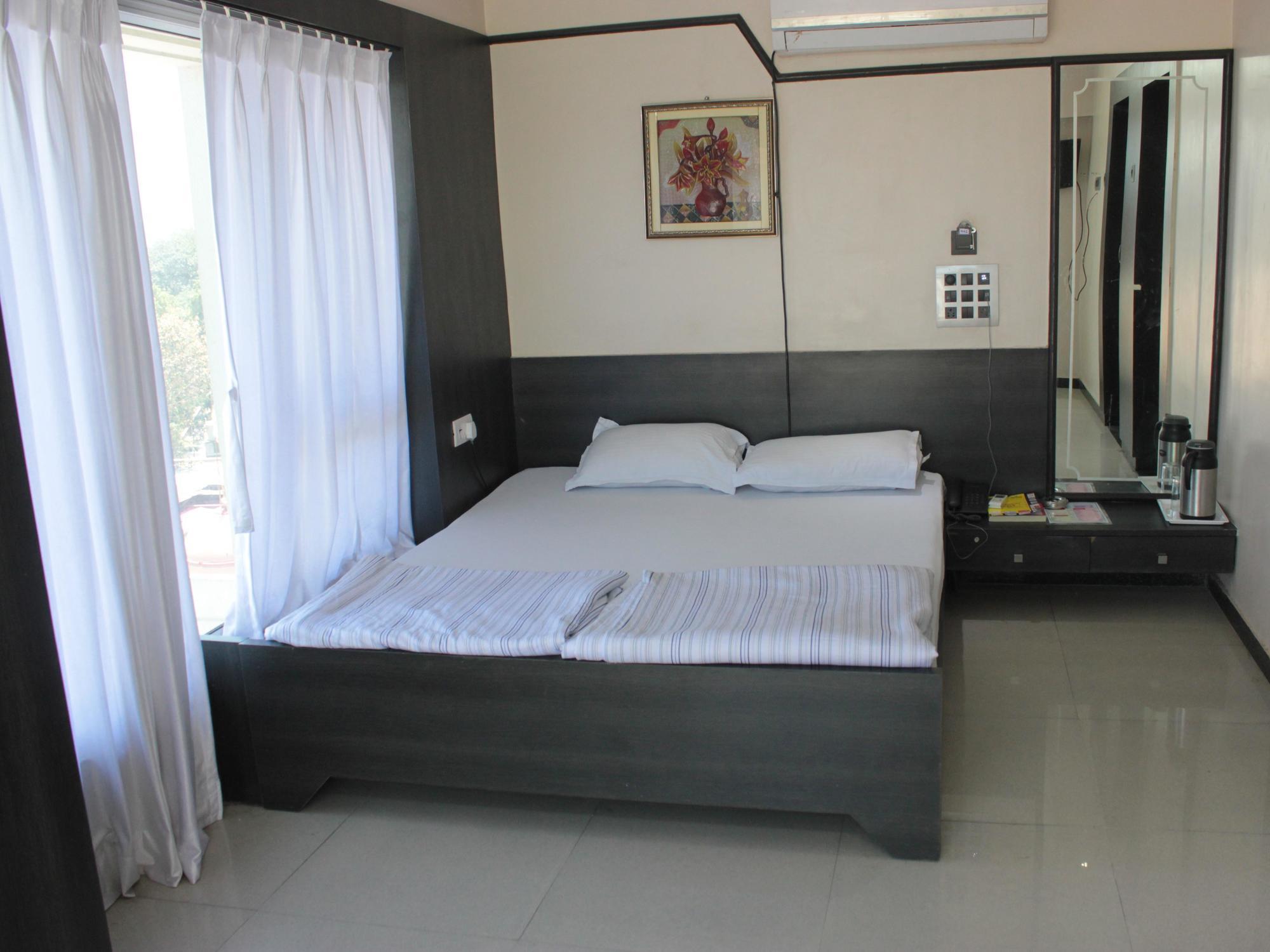 أحمد أباد Hotel Apple Inn المظهر الخارجي الصورة